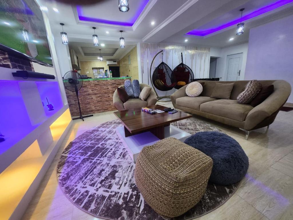 Exquisite and Cozy 3-bedroom Apt with hot-tub and WiFi