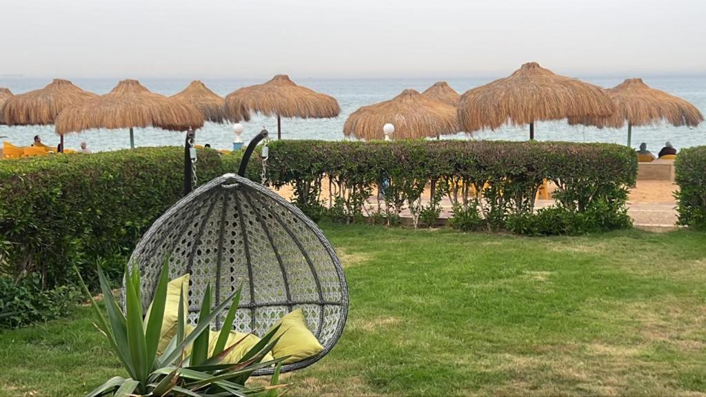 Villa Front Beach First row family only photo 2