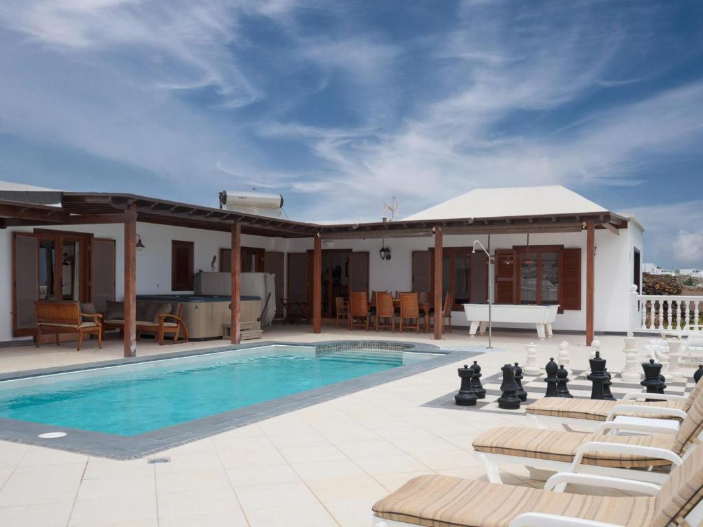 Villa abubilla photo 3
