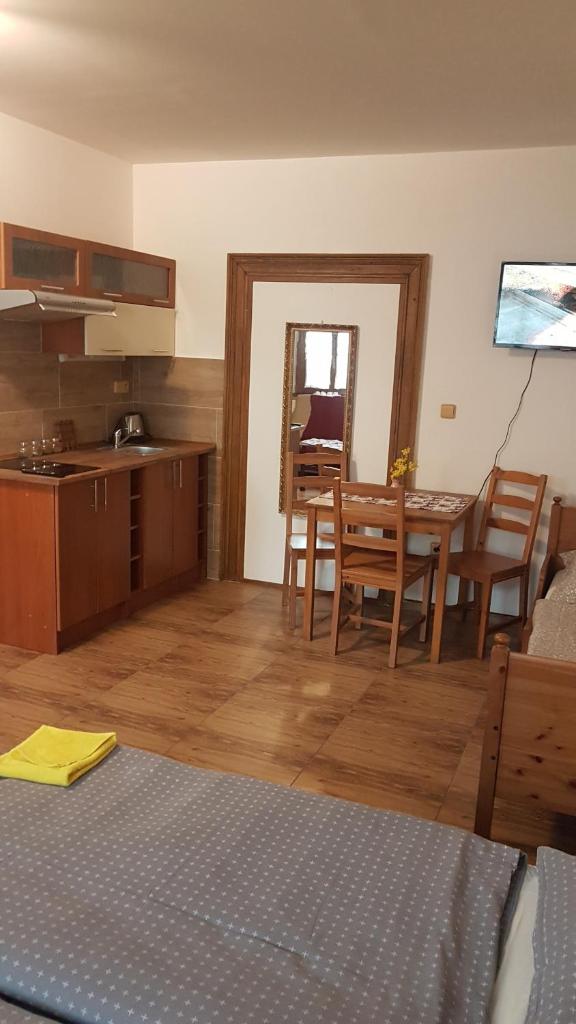 Apartmán 1, třílůžkový s přistýlkou s kuchyní a koupelnou photo 1
