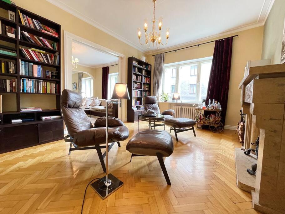 Spacious apartment in city center - Tap to explore photos