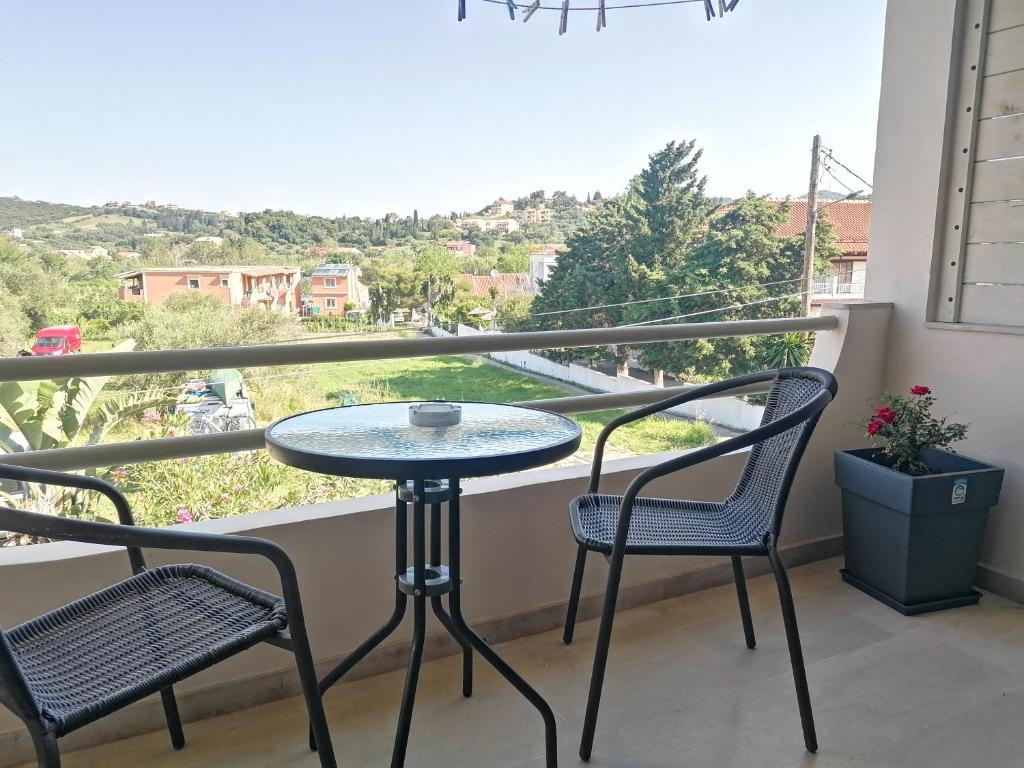 Makis Apartments photo 4