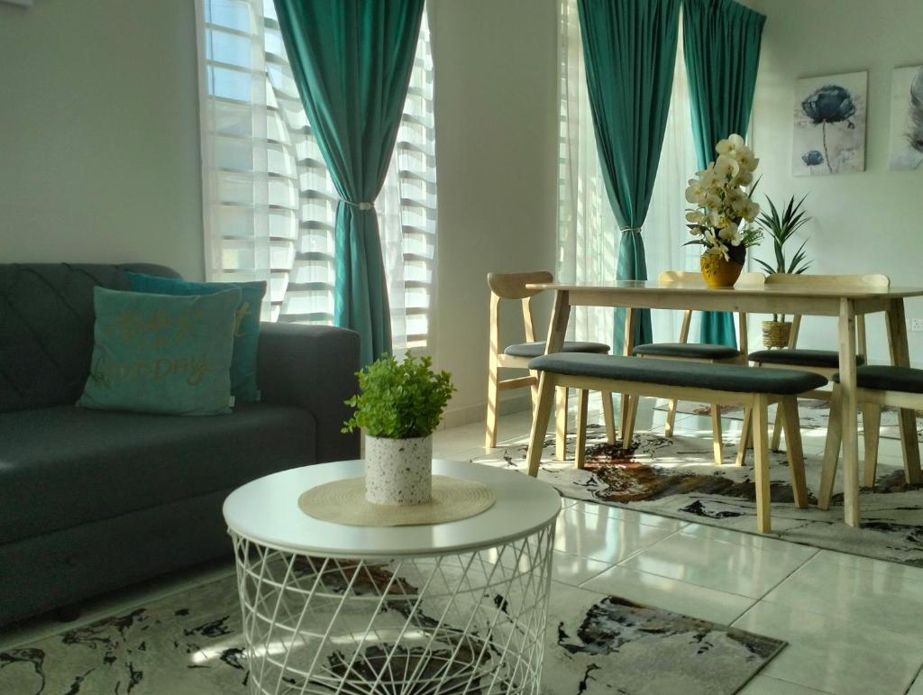 D'Sara Homestay Fully Furnished 3 bedrooms All Aircond 2 miles centre