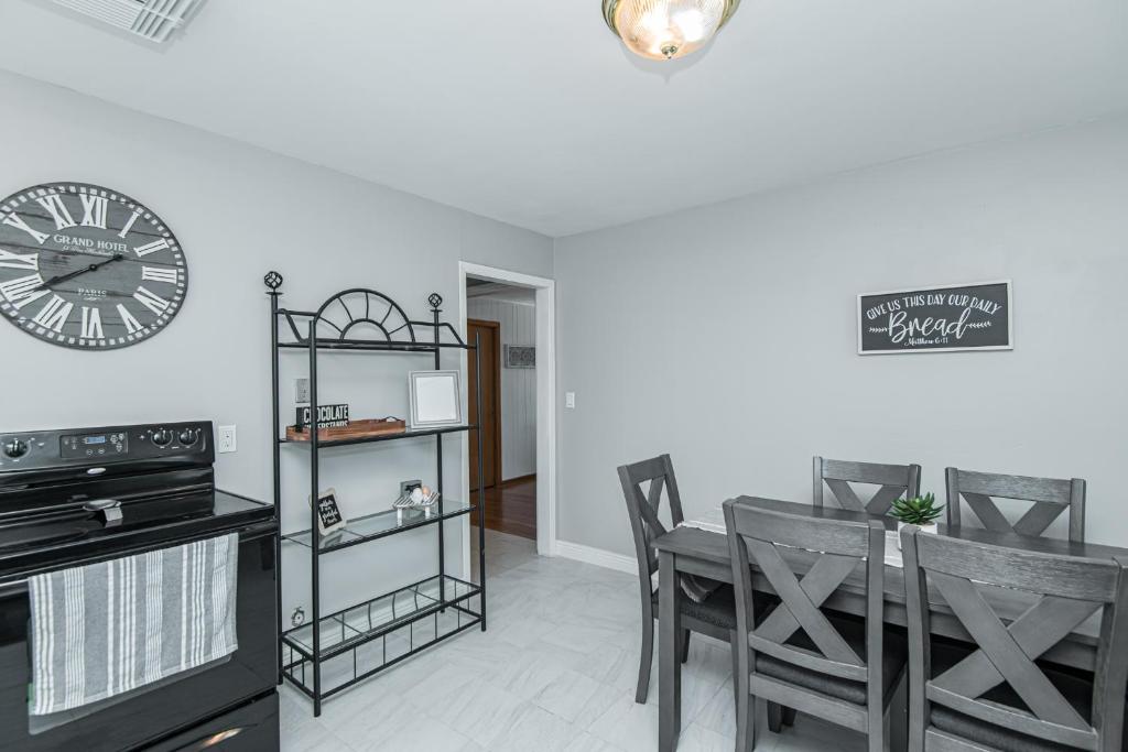 3 bedroom showstopper near Mayo Clinic photo 4