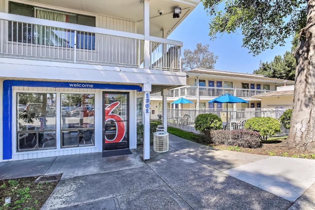 Motel 6-Oakland, CA - Embarcadero photo 2
