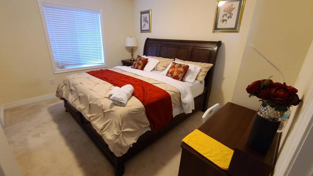 Beautiful Master Bedroom, TV, Wi-fi, Laundry, Parking photo 1