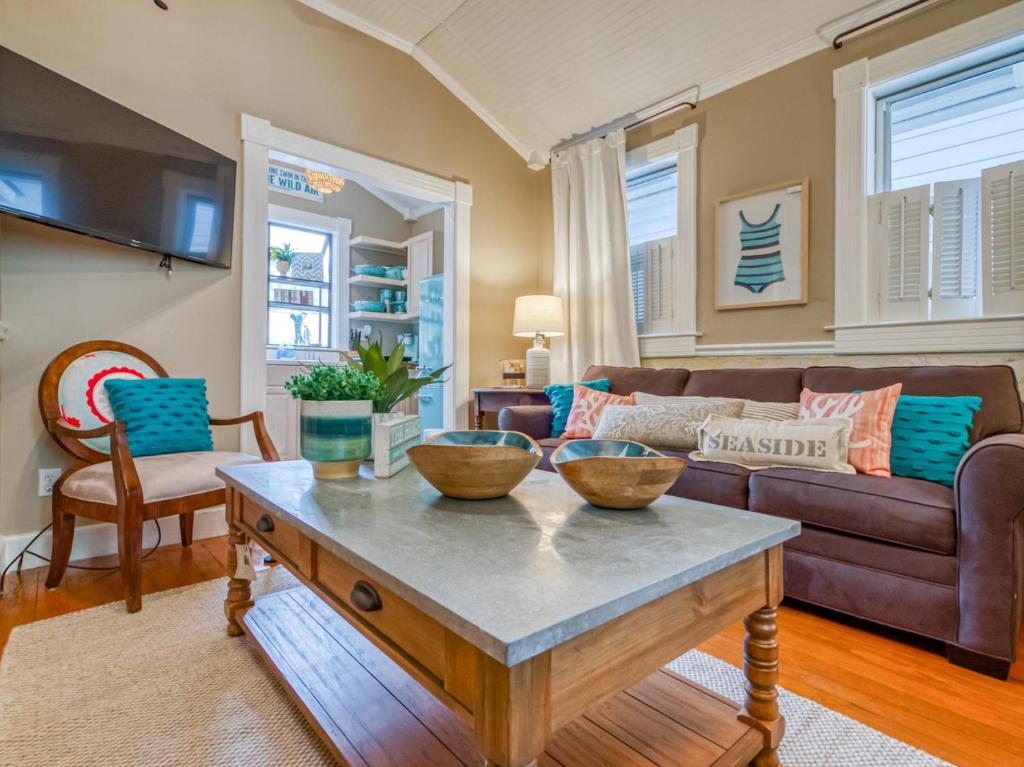 Latitude Adjustment Carriage House image