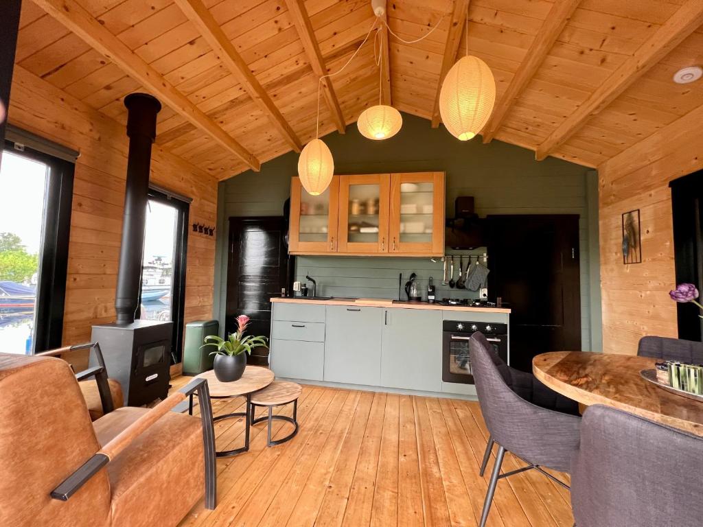 NEW - Private Cabin - on a lake near Amsterdam photo 3