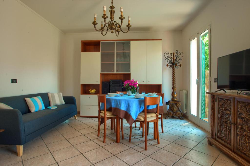 casa con giardino, garage, wi-fi, 2 bagni e AC in una camera da letto photo 4
