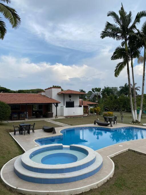 Finca campestre "La felicidad" en Cerritos - Pereira