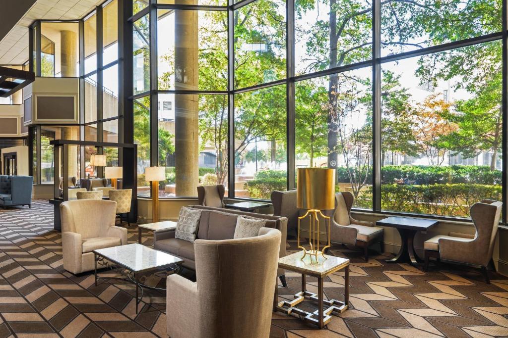 Sheraton Memphis Downtown Hotel image
