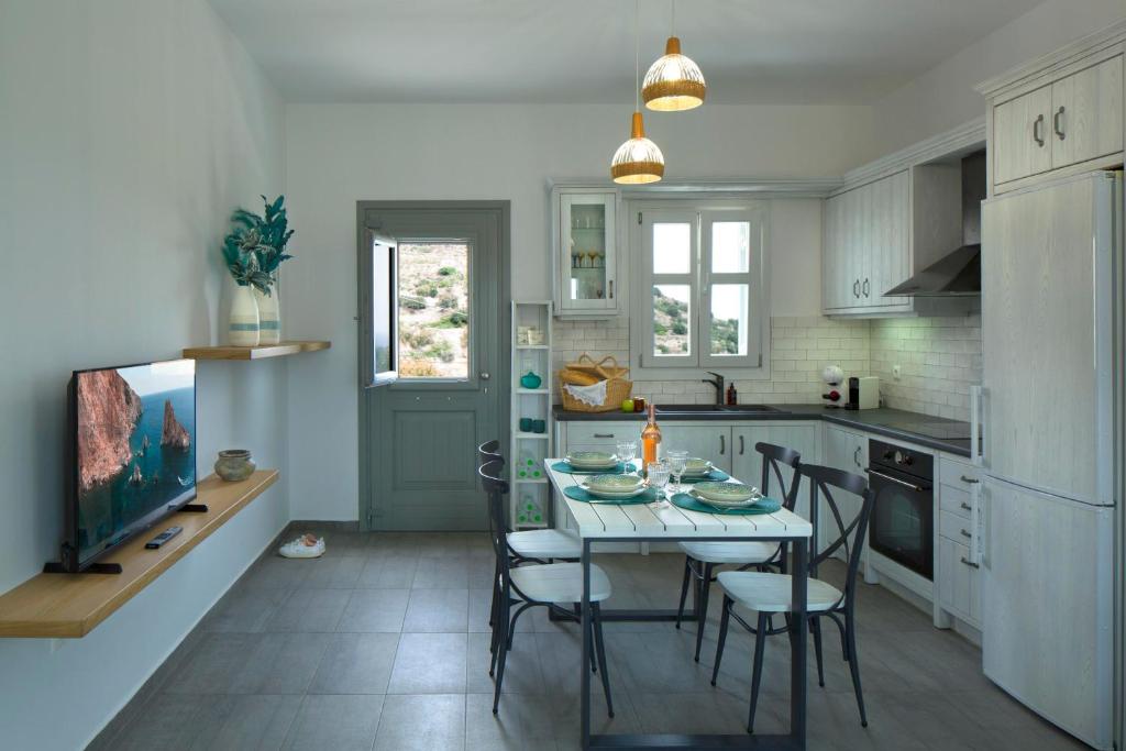 Skinos House Kimolos at Chorio with view photo 4