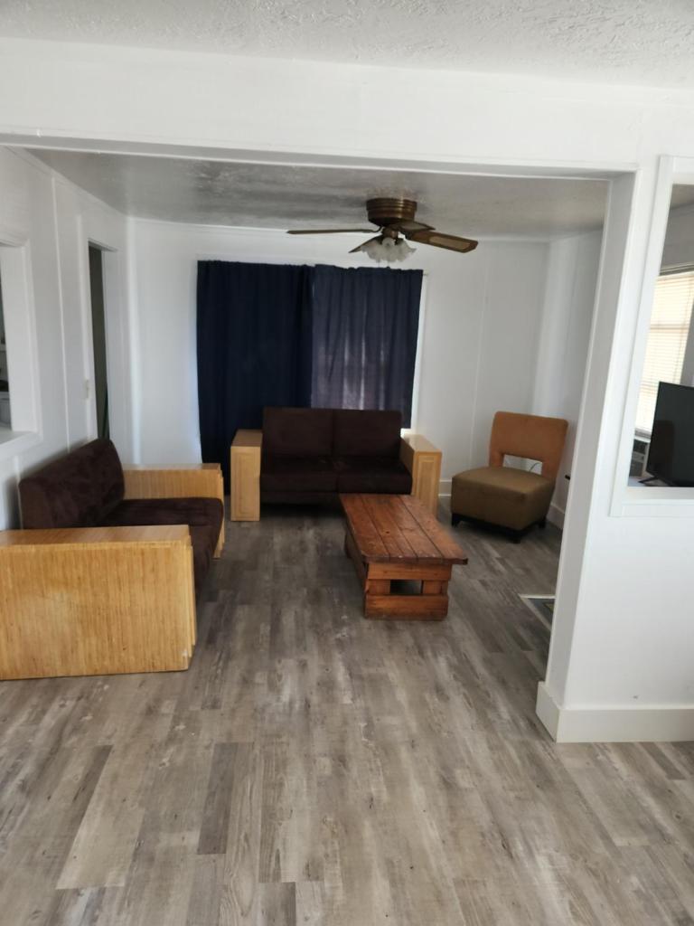 7 Beachside Inn image