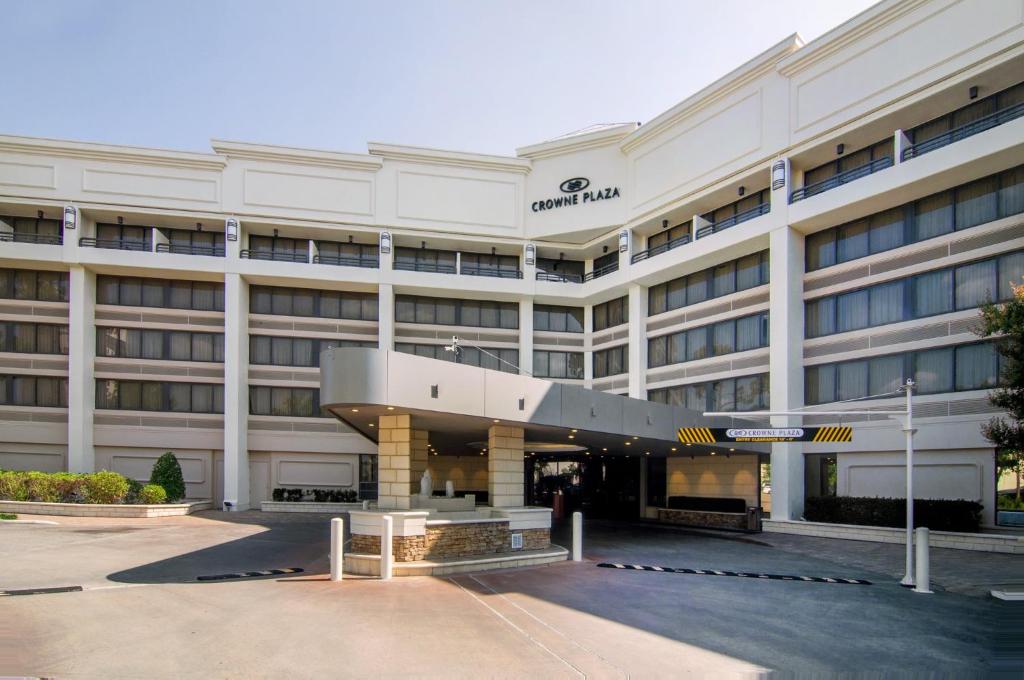 Crowne Plaza Executive Center Baton Rouge, an IHG Hotel