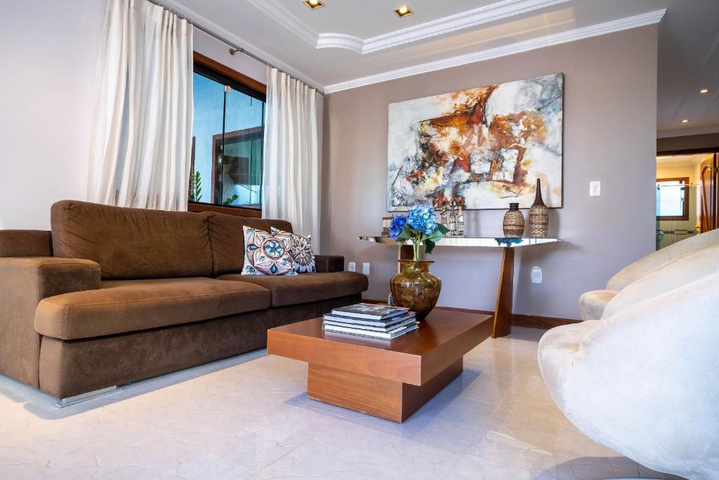 Casa de alto padrão perto da praia de Costazul - WIFI 200MB - Piscina privativa - Netflix - 3 Quartos - Garagem - Cozinha equipada - Churrasqueira - Pet Friendly photo 4