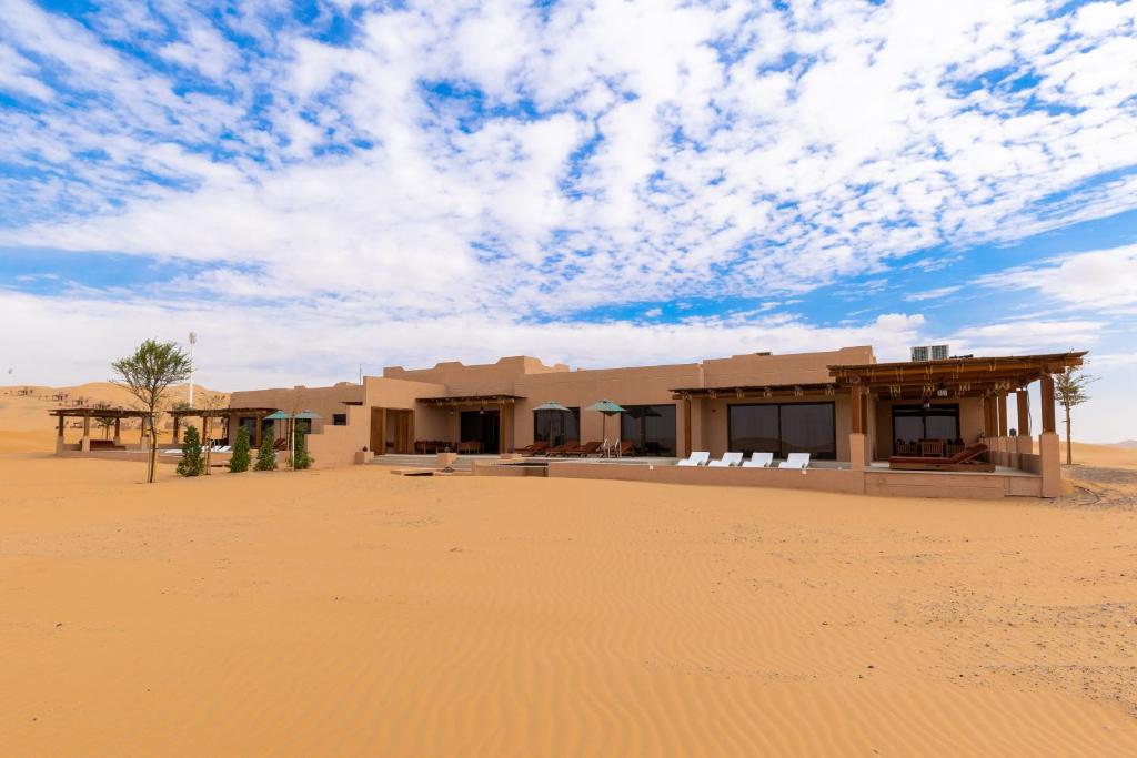 Bab Al Nojoum Bateen Liwa photo 1