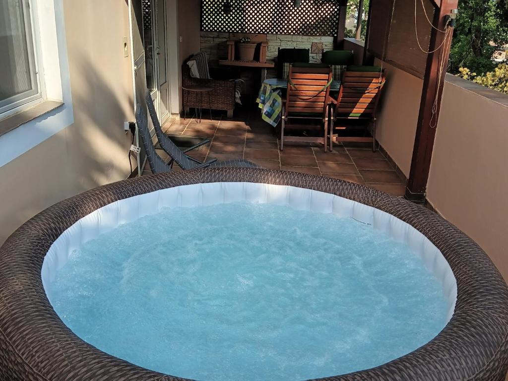 Apartment Simona - Extra comfort with large terrace and jacuzzi photo 3