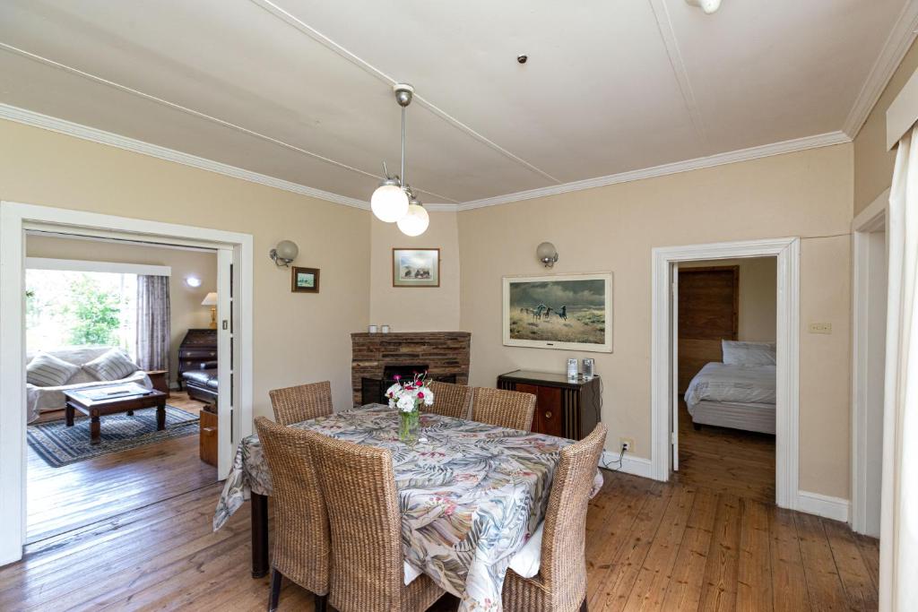 Lowestoffe Country Lodge - Walnut photo 1