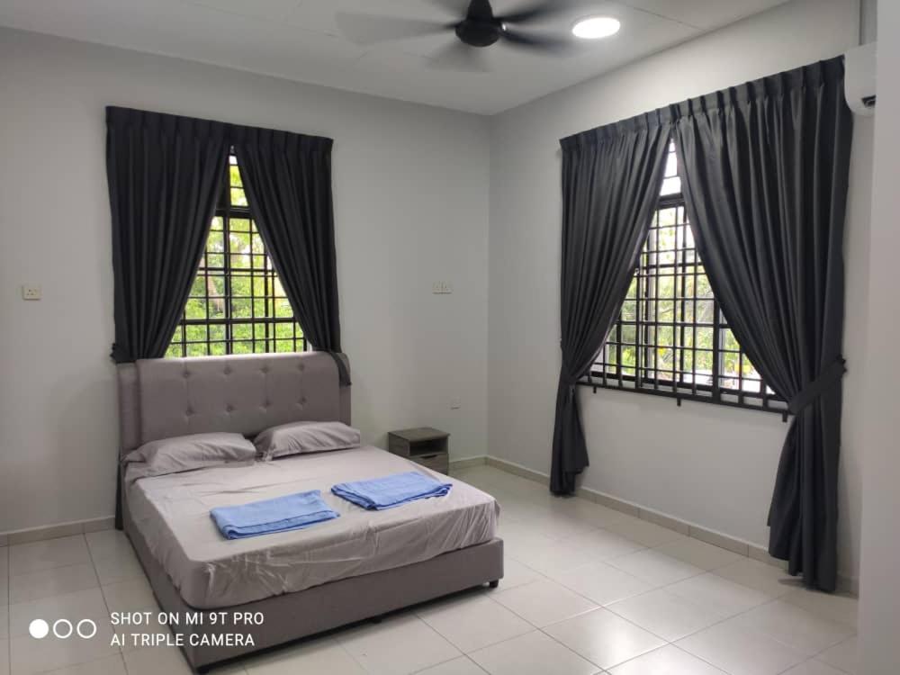 NEW 55 Homestay Corner Lot Spacious House in Bukit Bakri Muar photo 1