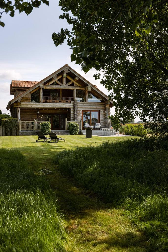 Beautiful log home with stunning views