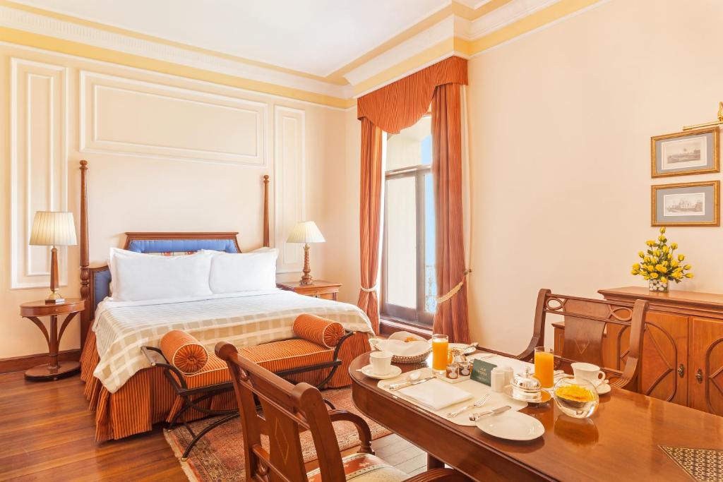 Сьюит (Классический люкс с трансфером от/до аэропорта (в 2 стороны)), The Oberoi Grand Kolkata