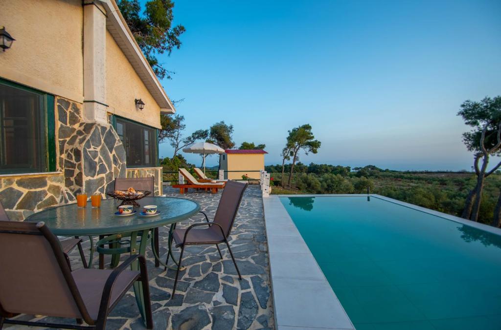 Villa Pefki photo 4