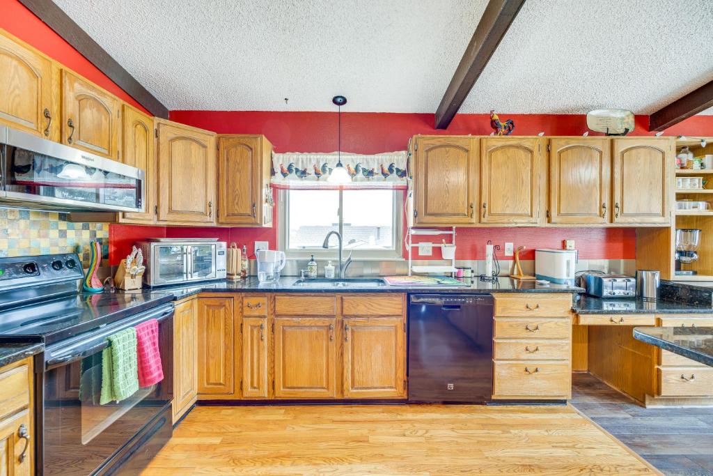 Colorado Springs Home with Patio and Ping Pong Table! photo 3