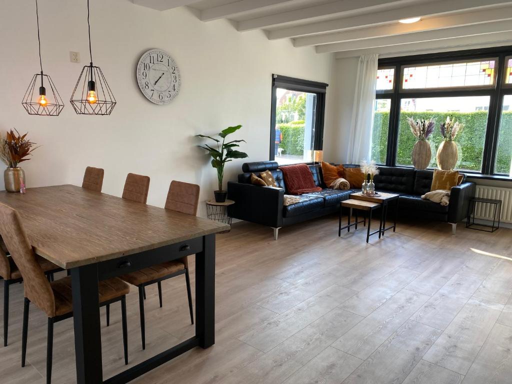 The island life beach house 1 photo 3