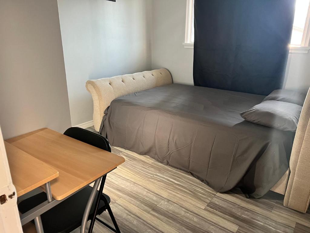 Spacious room with TV, Wi-Fi, Netflix, Parking photo 1