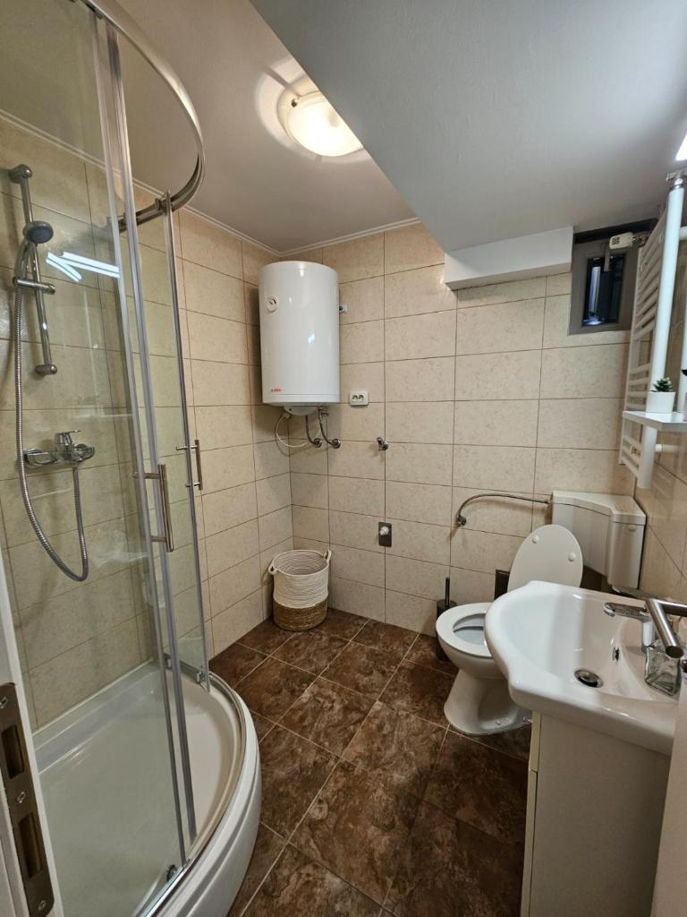 Comfort Rooms Remiza - Private Parking - Self check-in - Tap to explore photos