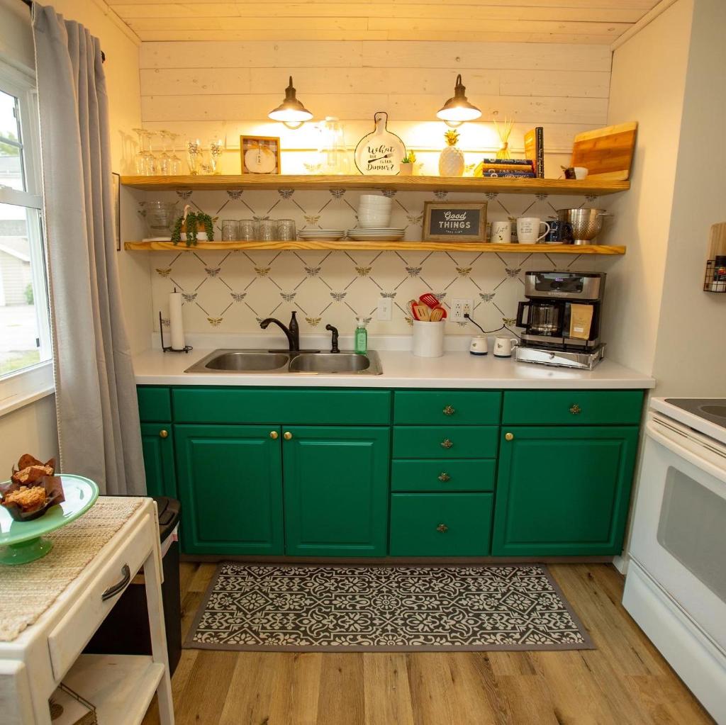 Cheerful 2 Bedroom Cottage on 5th photo 3