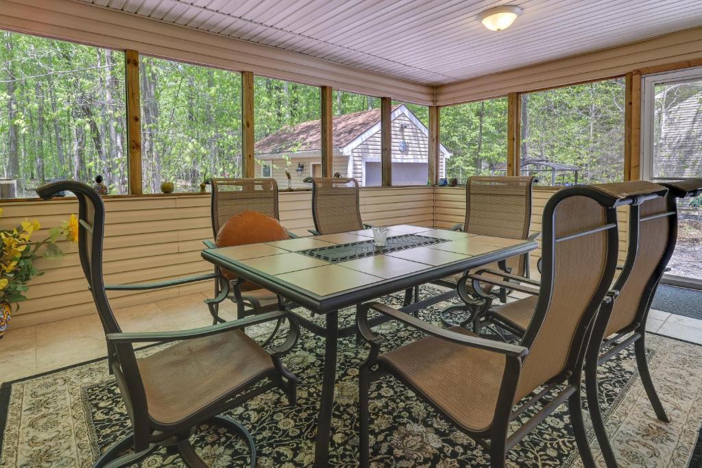 Pocono Lake Home with Community Pools photo 1