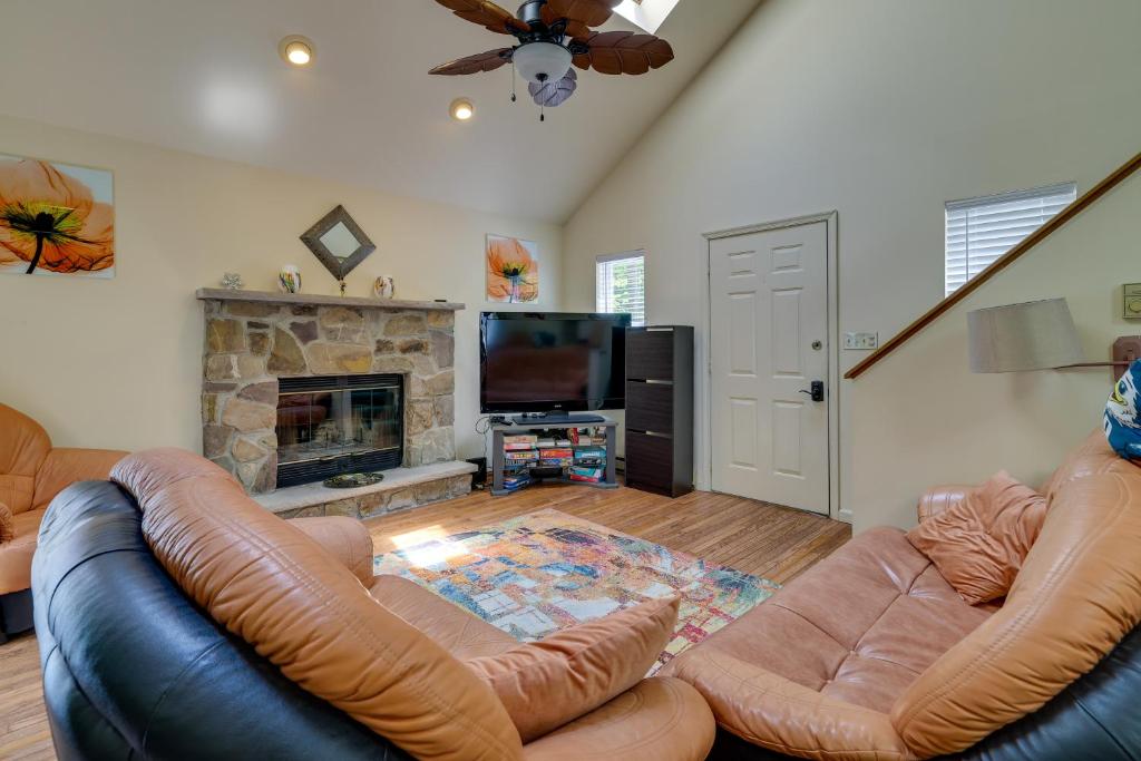 Pocono Lake Home with Community Pools photo 2