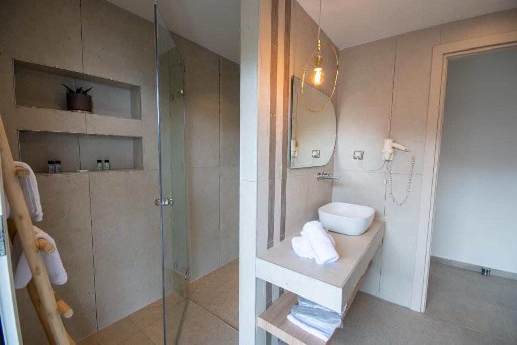 Paralimnio Suites photo 4