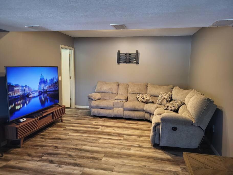 Sprawling 2BR garden apt near Mpls photo 4