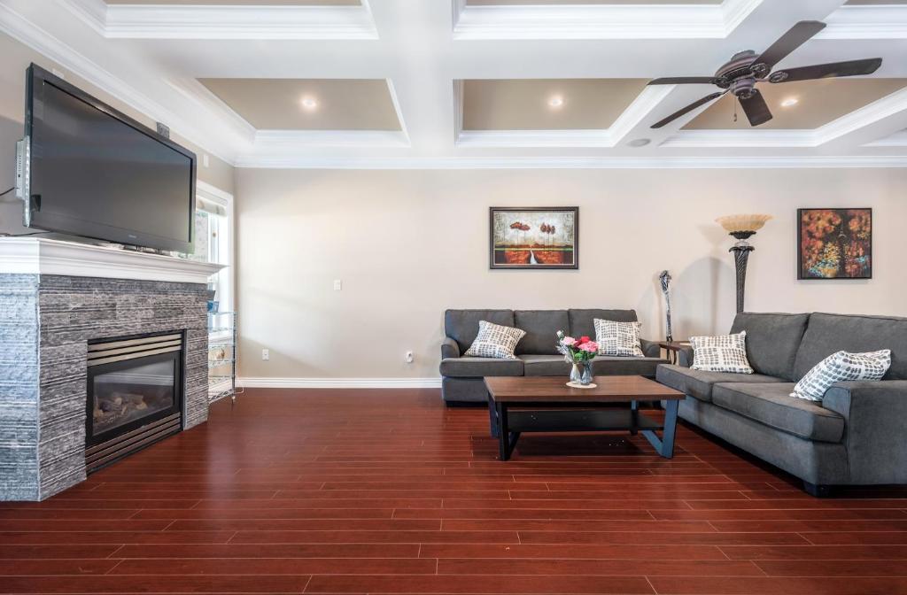 Share Home 1BD suite in Coquitlam photo 2