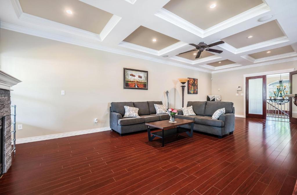 Share Home 1BD suite in Coquitlam photo 1