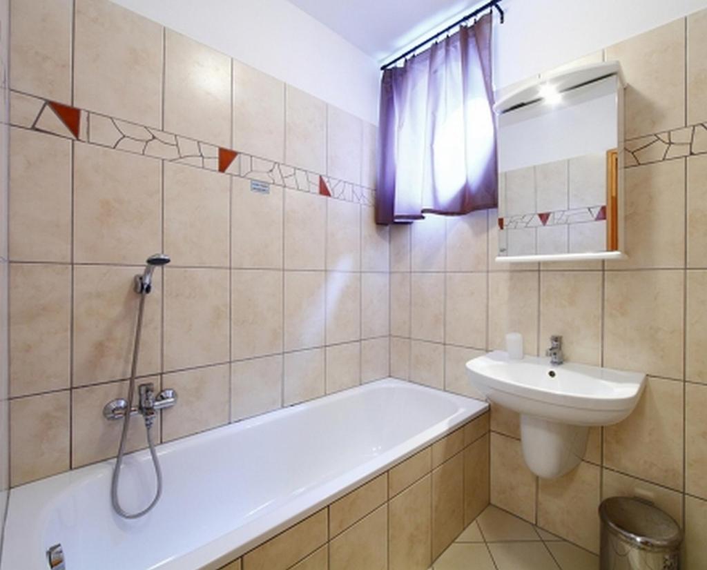 Апартаменты (Апартаменты с балконом (2 взрослых)), Centrum Apartmanház
