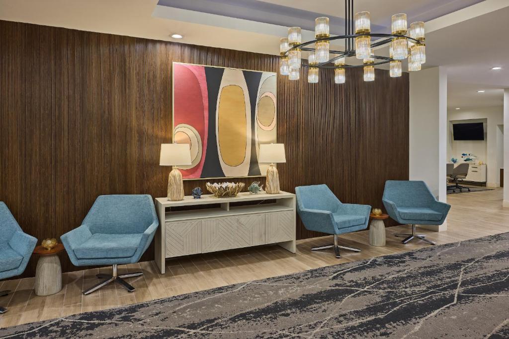 Holiday Inn Express & Suites Charleston DWTN -Westedge, an IHG Hotel photo 3