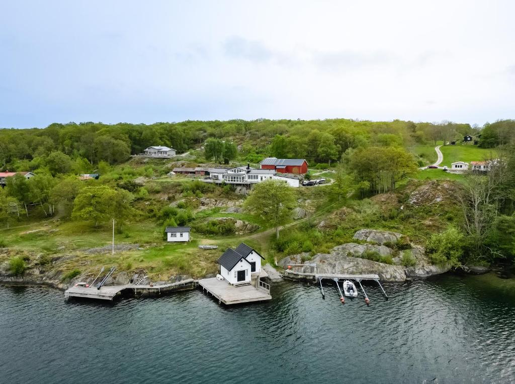 Exclusive house with private boathouse photo 1