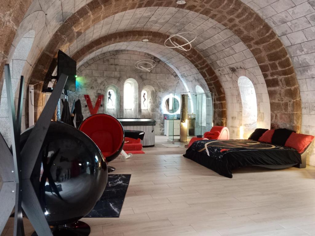 Studio avec jacuzzi terrasse amenagee et wifi a Ambrieres les Vallees photo 1