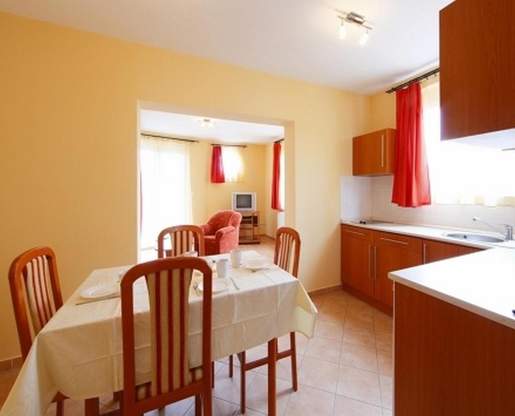 Апартаменты (Апартаменты с балконом (2 взрослых)), Centrum Apartmanház