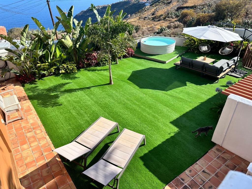 Casa con piscina y jardín con vistas al mar photo 2