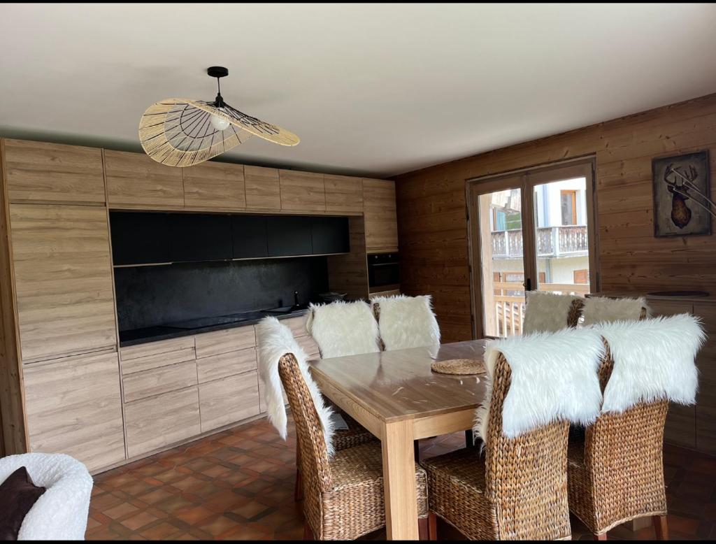 Appartement 8 personnes, 3 chambres, en plein centre de PRAZ SUR ARLY photo 1