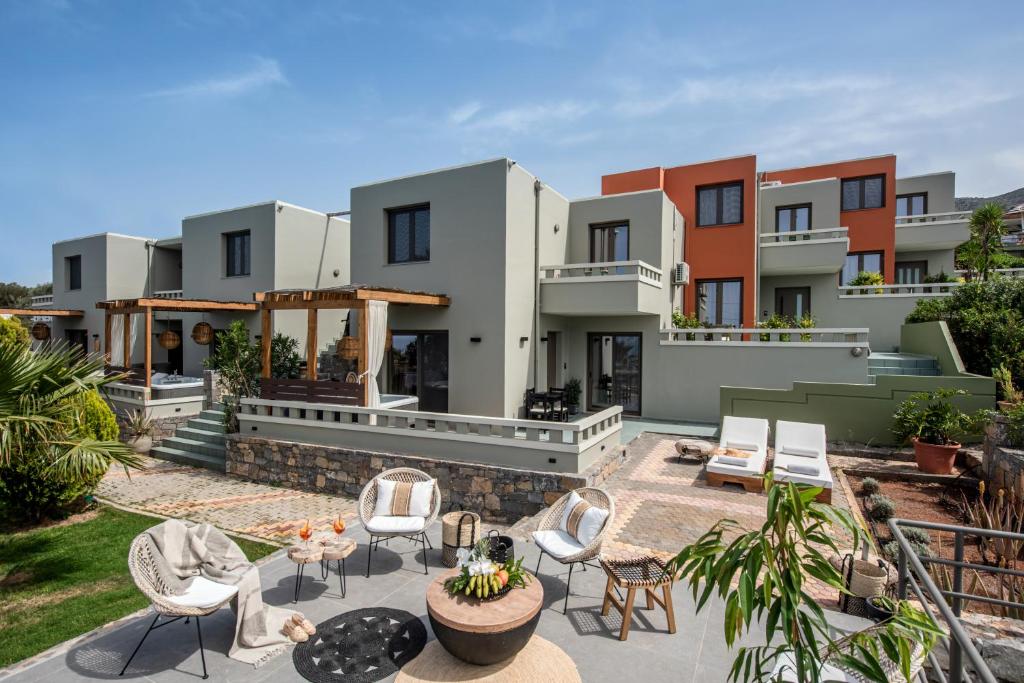 Everest Apartments and Suites photo 1