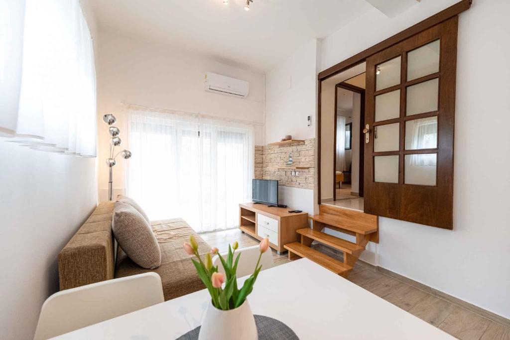 Apartments in Ljubac/Zadar Riviera 26786 photo 2