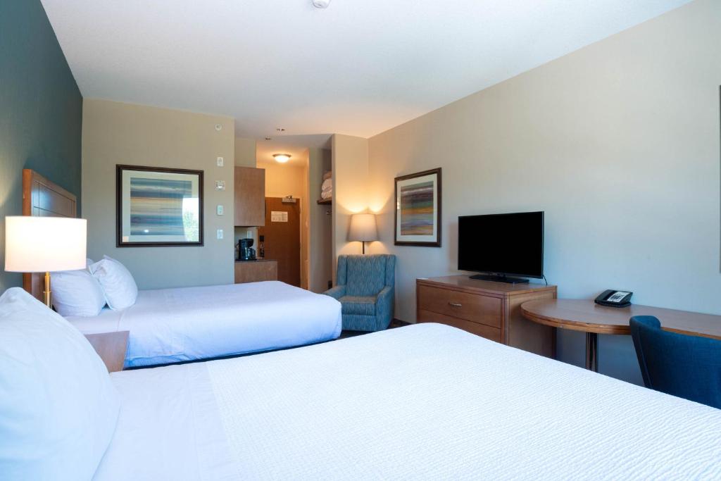 Sandman Hotel & Suites Squamish - Tap to explore photos