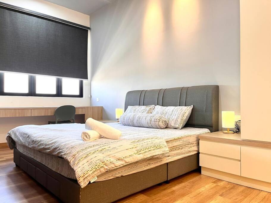 Urban Vista @ The Quartz Residence: City Center Retreat with InfinityPool, Malacca