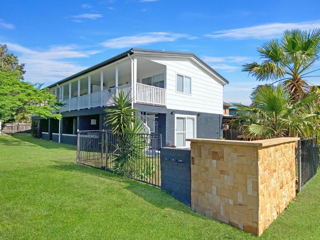 Shoal Bay Beach House One photo 3