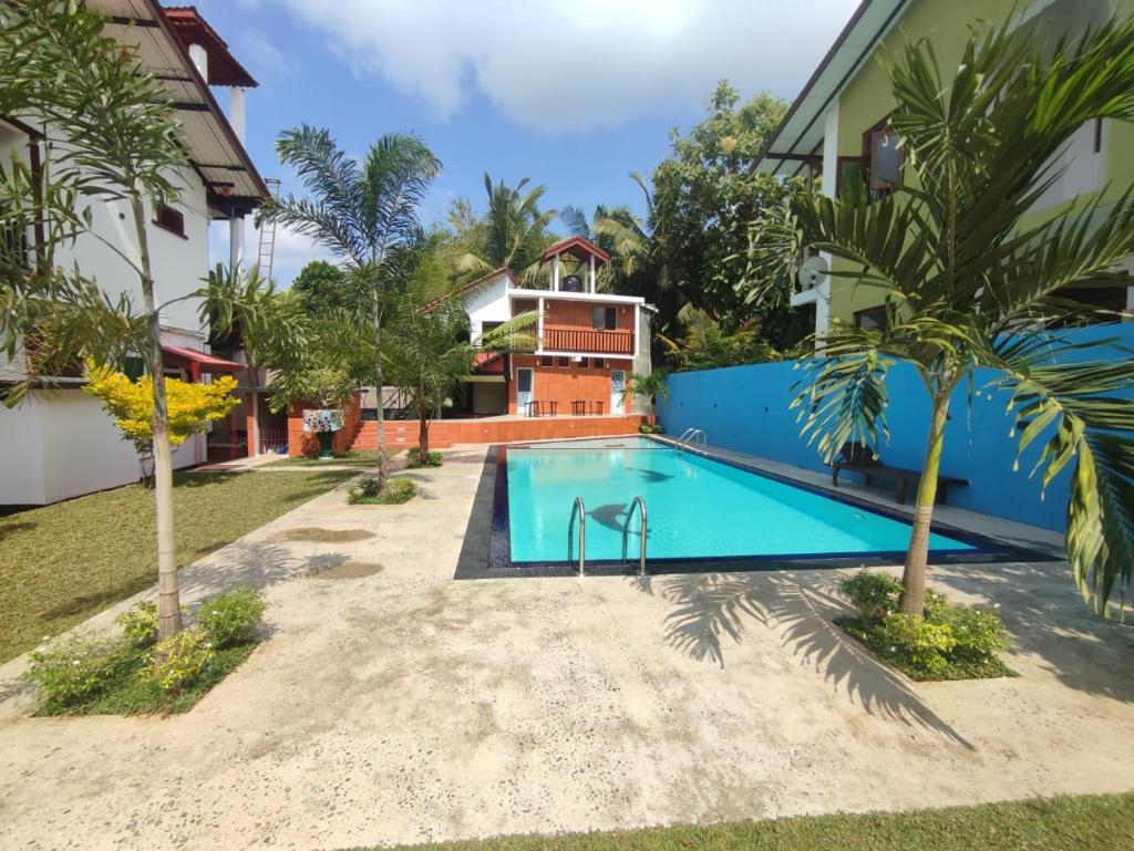 SISILA BREAK THISSAWEWA photo 1